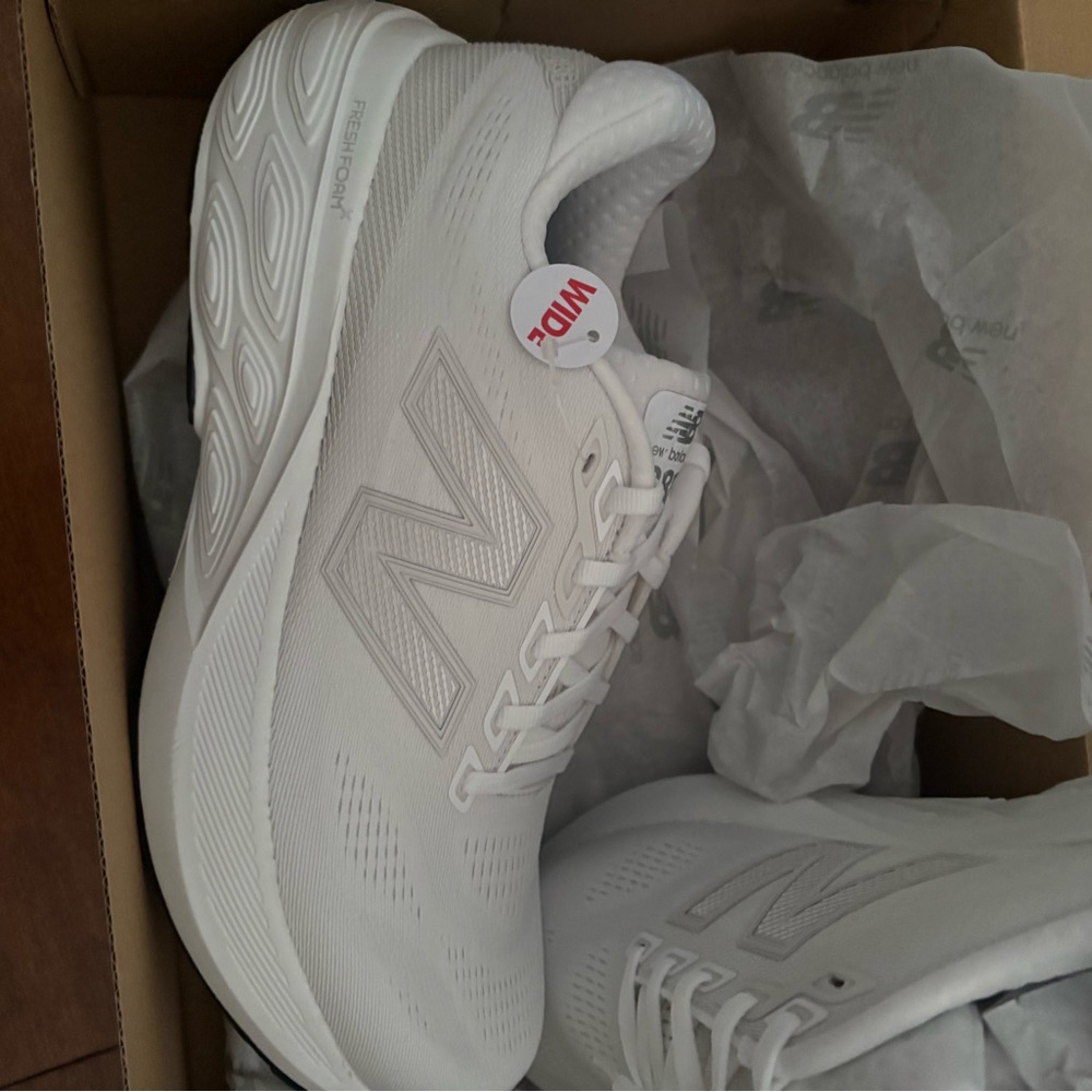 New Balance Fresh Foam X 880v15 in White; Sz 11 Wide - Picture 4 of 6
